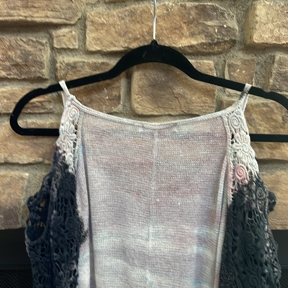 T Partt pink, gray, black and white hi-low cold shoulder sweater. Medium - Picture 11 of 12